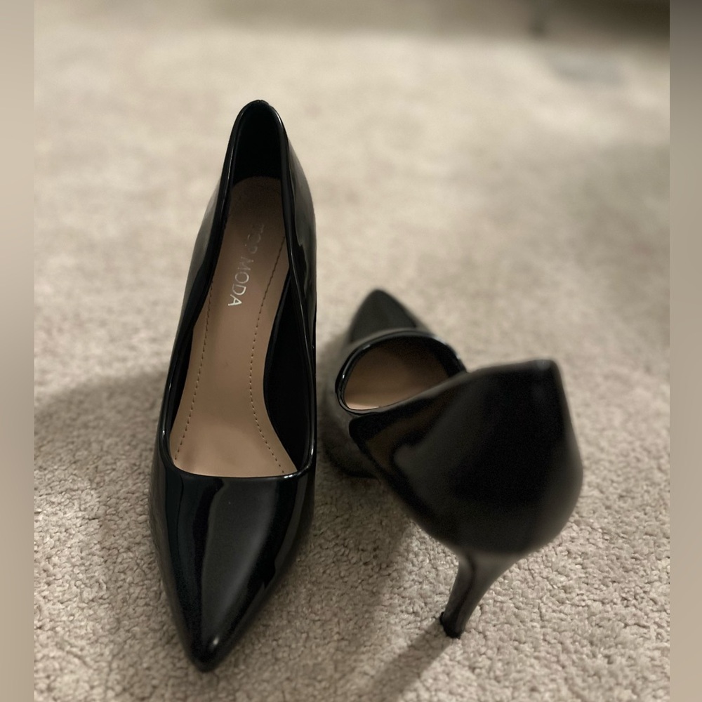 Women’s heels 
Size 6 
Black 
Pleather